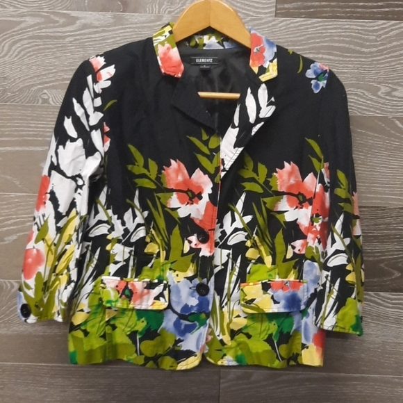 Dressing the Queens of the World - Picture 5 of 10